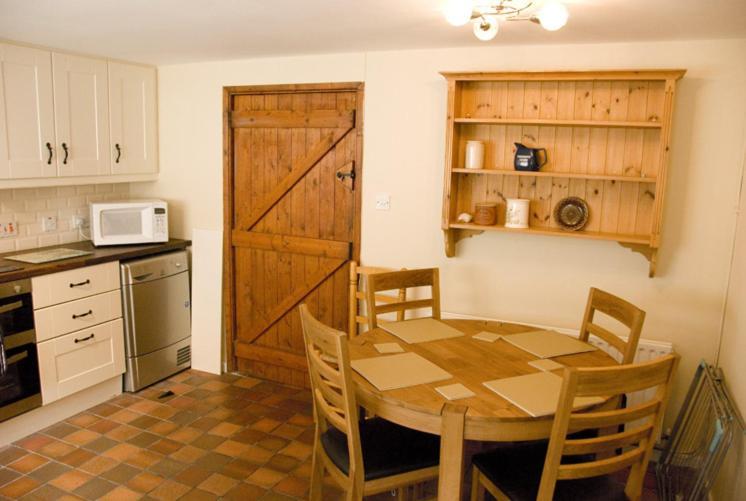 Slieve Donard Cottage Widows Row Cottages 뉴캐슬 외부 사진